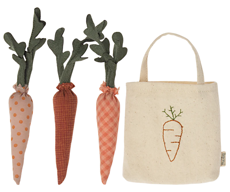Maileg Carrots in Shopping Bag