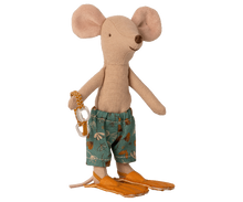 Load image into Gallery viewer, Maileg Beach Mice Big Brother In Cabin De Plage