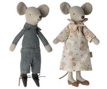 Load image into Gallery viewer, Maileg Grandma &amp; Grandpa Mice in Cigarbox