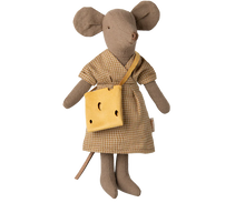 Load image into Gallery viewer, Maileg Mum | Mouse | Light Brown w\Cheese Purse