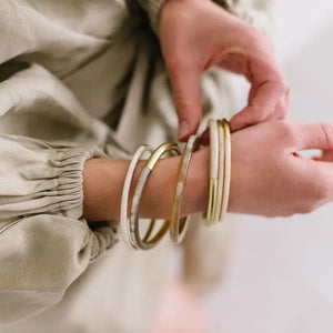 Light Horn Metallic Bangle Set