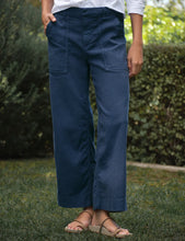 Load image into Gallery viewer, Frank &amp; Eileen Wexford PATCH POCKET Wide Leg Linen Pant | Summer Navy