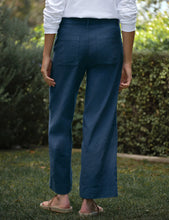 Load image into Gallery viewer, Frank &amp; Eileen Wexford PATCH POCKET Wide Leg Linen Pant | Summer Navy