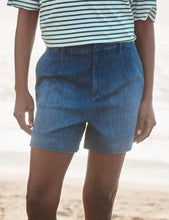 Load image into Gallery viewer, Frank &amp; Eileen Waterford Walking 4.5" Short | Italian Dream Denim 1984 Wash