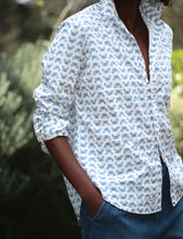 Load image into Gallery viewer, Frank &amp; Eileen | Eileen Relaxed Button-Up | Blue Crab