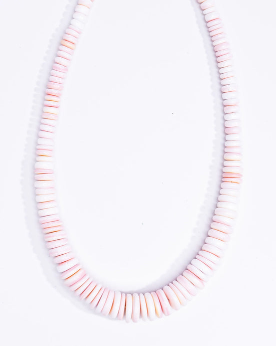 Gather Goods Graduated Conch Shell Necklace