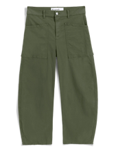 Load image into Gallery viewer, Frank &amp; Eileen Bray Everyday Barrel Pant | Italian Peached Twill | Army Green