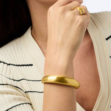 Load image into Gallery viewer, Julie Vos Catalina Demi Hinge Bangle