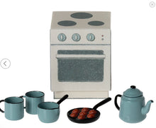 Load image into Gallery viewer, Maileg Madame Blues Favorites, Mouse | Kitchen Accessories with Puff Cake in a cute box!