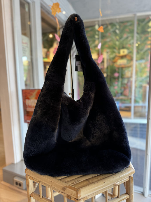 Linda Richards Sutton Slouch Fur Bag | Champagne & Navy