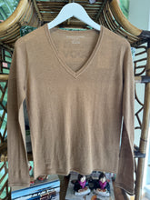 Load image into Gallery viewer, Majestic Filatures 100% Machine Washable Cashmere V-Neck | Camel