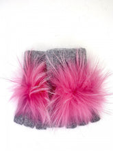 Load image into Gallery viewer, Fur Pom Pom Fingerless Gloves