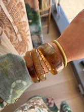 Load image into Gallery viewer, Natural &amp; Gold Horn Bangle Set