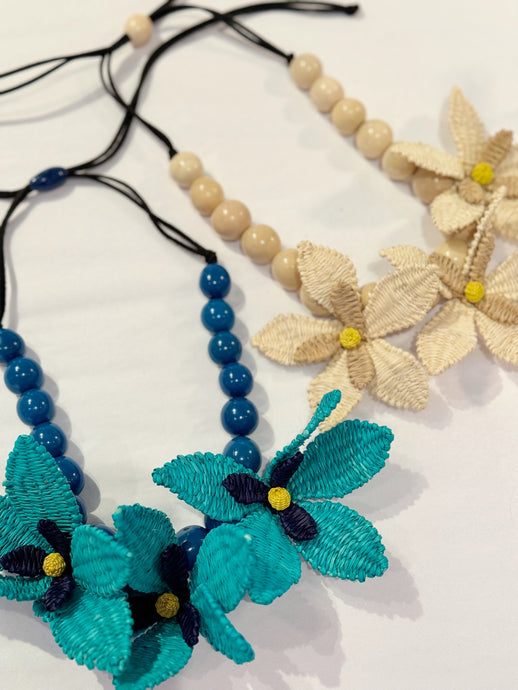 Flower Raffia Bead Necklace