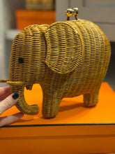 Load image into Gallery viewer, Serpui Elephant Shaped Handbag