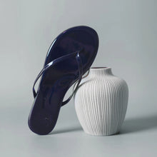 Load image into Gallery viewer, Solei Sea Indie Flip Flip | Navy Patent