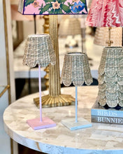 Load image into Gallery viewer, Scalloped Water Hyacinth Woven Lampshade