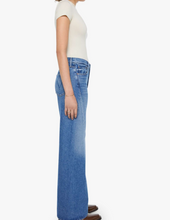 Load image into Gallery viewer, Mother Denim Snacks The Lemon Twist Jeans | Rolling In The Dough