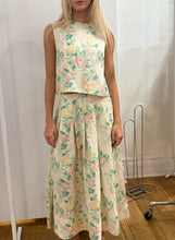 Load image into Gallery viewer, Hunter Bell Alexis Skirt | Garden Rose Peony