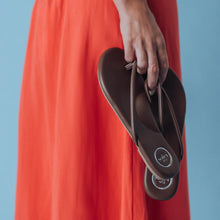 Load image into Gallery viewer, Solei Sea Vivie Flip Flop | Tobacco