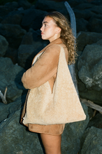 Load image into Gallery viewer, Ilda's Sheep Paris Le Butterfly Bag | Light Camel