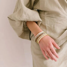Load image into Gallery viewer, Light Horn Metallic Bangle Set