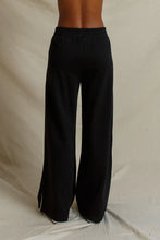 Load image into Gallery viewer, Perfect White Tee Mikos Travel Wide Leg Pant With Pockets | True Black