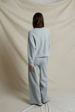 Load image into Gallery viewer, Perfect White Tee Nell Travel Raglan Sweatshirt | Heather Gray