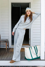 Load image into Gallery viewer, Perfect White Tee Nell Travel Raglan Sweatshirt | Heather Gray