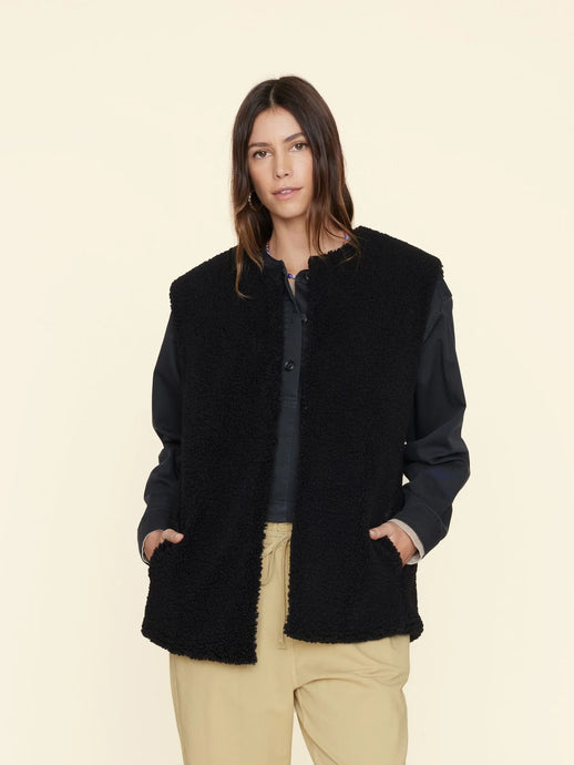 Xirena Thea Vest | Black